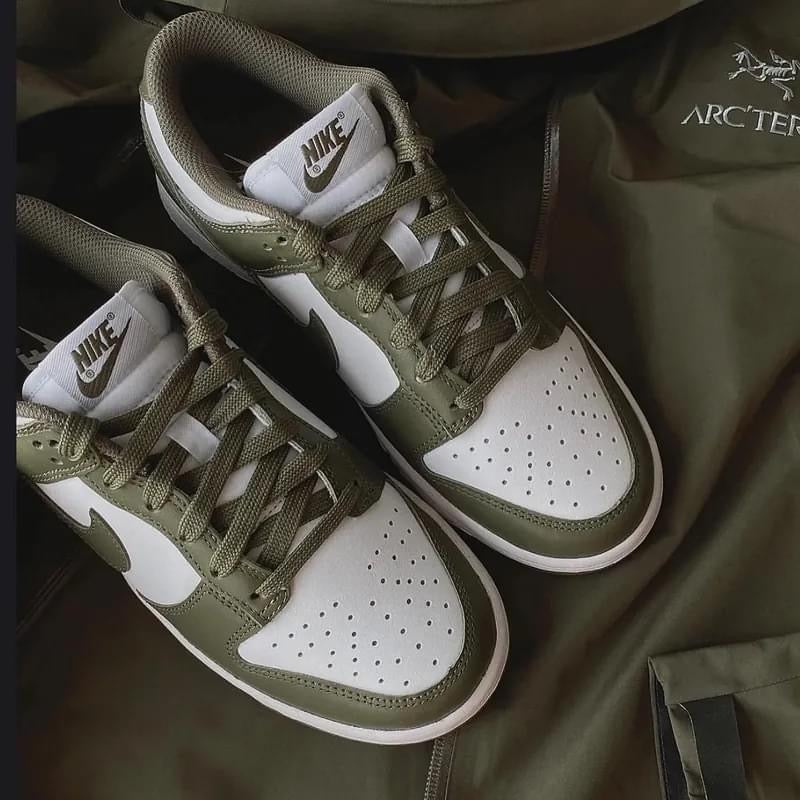 NIKE DUNK MEDIUM OLIVE WMNS