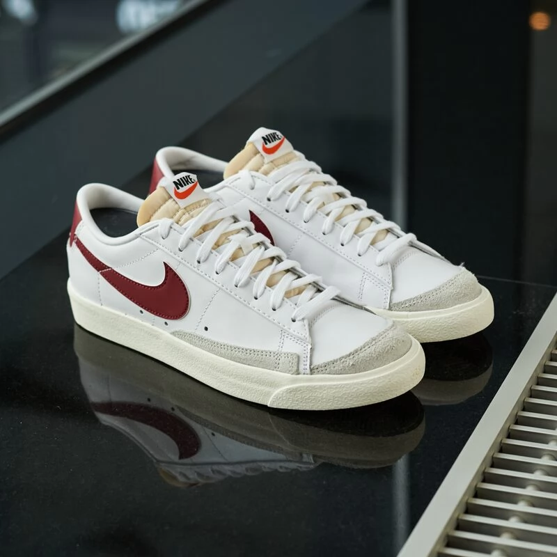 NIKE BLAZER LOW VINTAGE RED