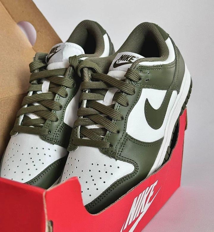 NIKE DUNK MEDIUM OLIVE WMNS