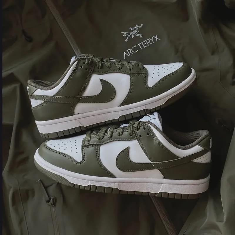NIKE DUNK MEDIUM OLIVE WMNS