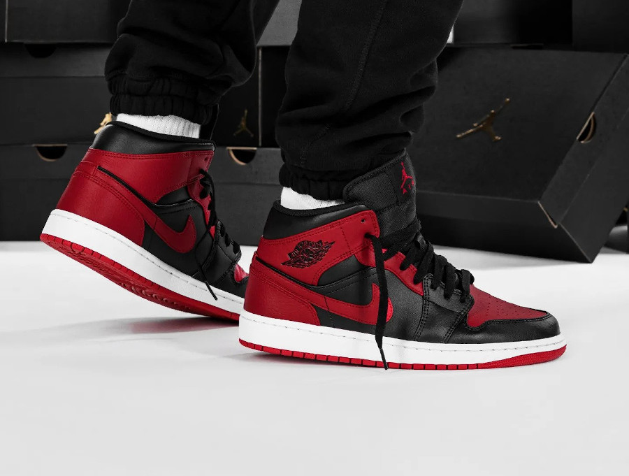 Nike Air Jordan 1 Mid Banned