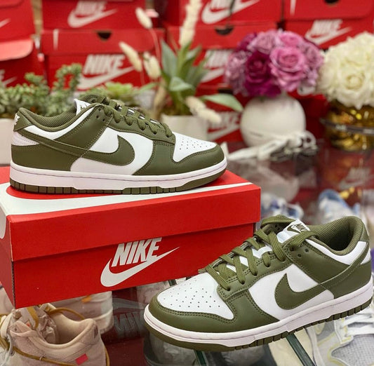 NIKE DUNK MEDIUM OLIVE WMNS