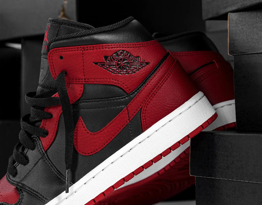 Nike Air Jordan 1 Mid Banned